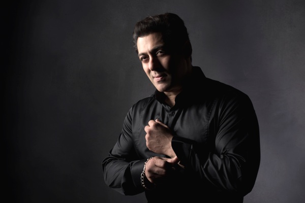 Salman Khan to launch newcomer Warina with 'Loveratri'