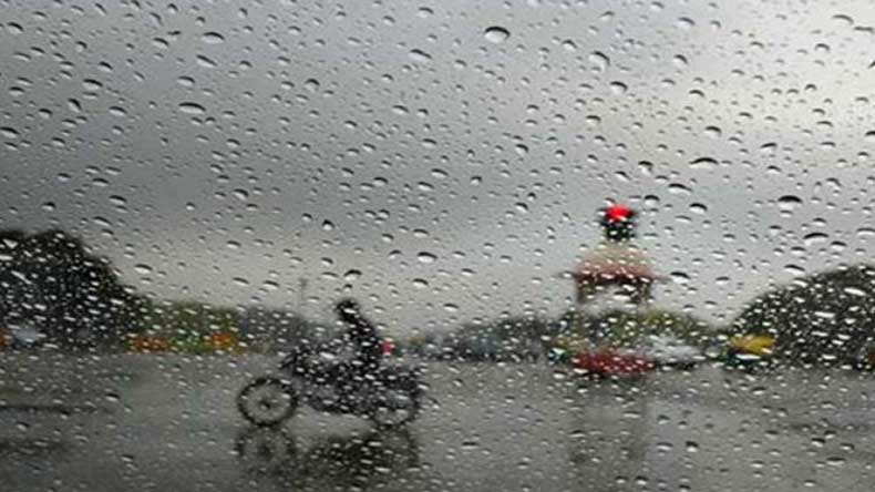 Delhi likely to witness light rainfall today, temperature expected to drop