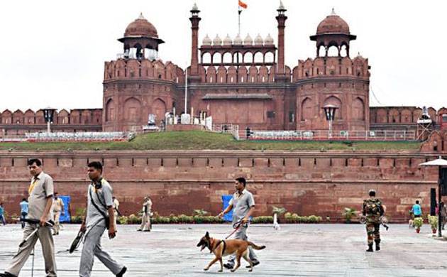 Why can't Centre take care of Red Fort: Mamata