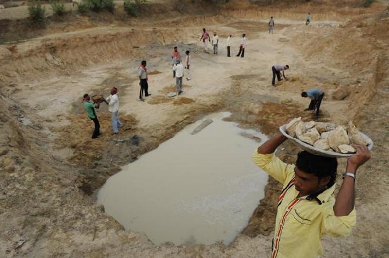 Villagers dig up pond to quench thirst in Jharkhand
