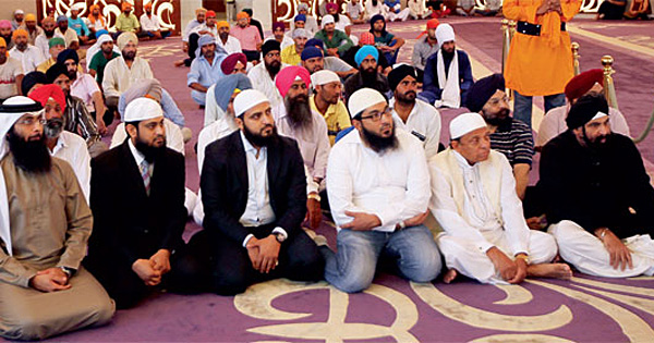 UAE: Gurdwara organises Iftar and hosts Muslims