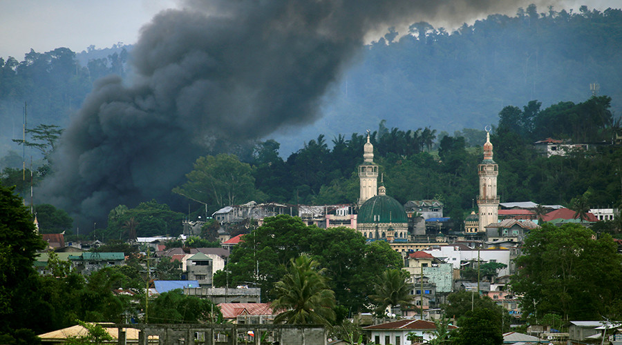Philippines: 300 ISIS militants storm into school