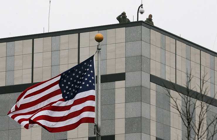 Midnight blast hits US embassy in Kiev