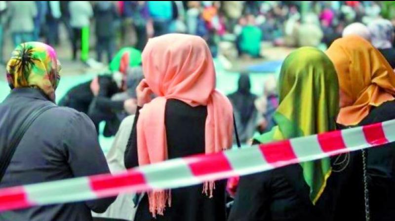 Australia: Hijab-clad schoolgirls forced to leave expo