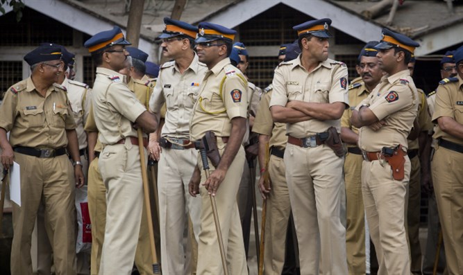 Twitter applauds Bengaluru cops for helping out stranded woman