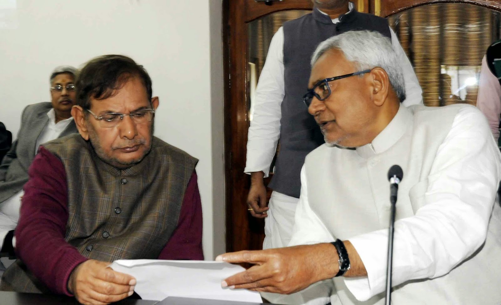 JD(U) rift intensifies: Nitish, Sharad to hold parallel meetings of party factions