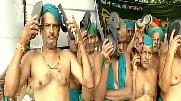 Tamil Naidu Farmers restore unique way of protesting, beat themselves with slippers