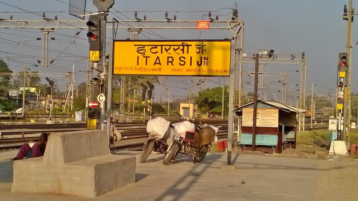 Itarsi railway station under bomb threat