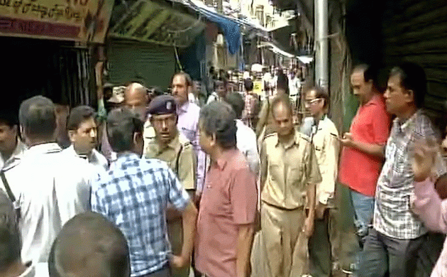 One die, two injured in Kolkata's building collapse