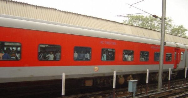 Jammu Rajdhani Express coach derails in Delhi
