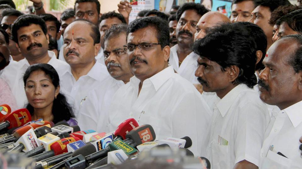 TN Speaker disqualifies 18 legislators supporting Dhinakaran