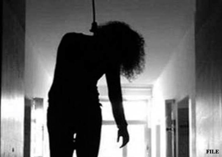 Jaipur shocker: Woman hangs herself while on video call with boyfriend