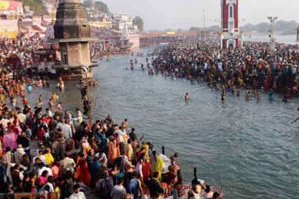 Thousands take dip in Ganga on 'Kartik Purnima'