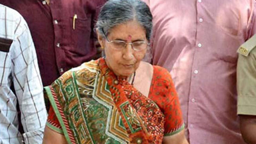 PM Modi's wife takes holy dip in Ganga at Allahabad