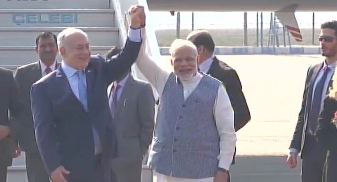 Modi welcomes Israeli PM at start of India trip