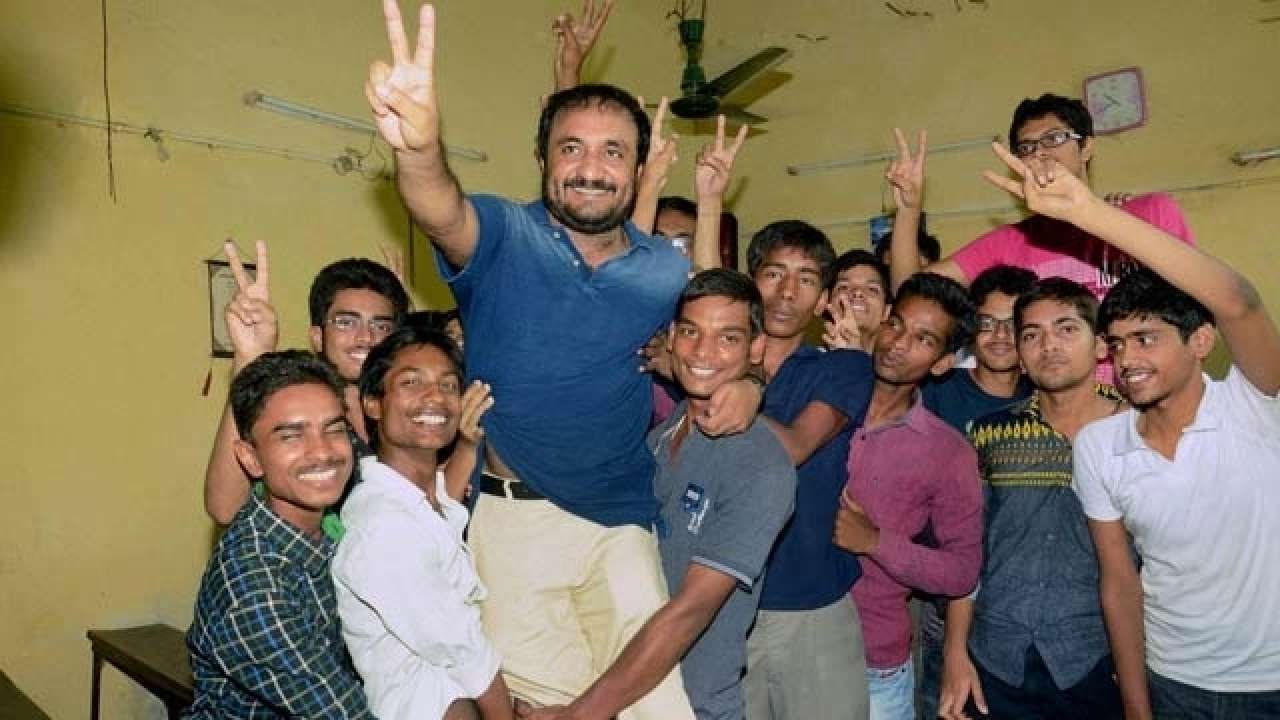 Not 26 only three aspirants from Patna's Super 30 cleared JEE, claim students