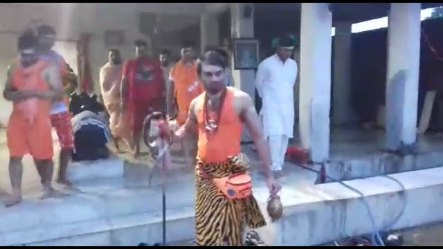 Tej Pratap Yadav gets a look of Lord Shiva as he sets out for Deoghar