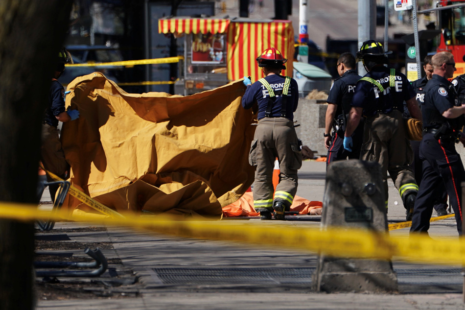 Open fire outside Toronto restaurant leaves 13 injured, gunman dead