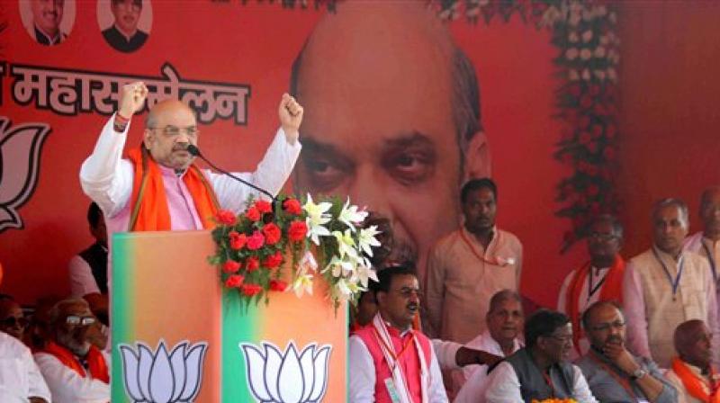 Amit Shah shown black flag by students of Allahabad over 'unemployment'