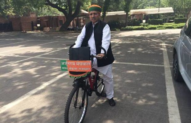 Arjun Meghwal: A politician who loves to travel by bicycle
