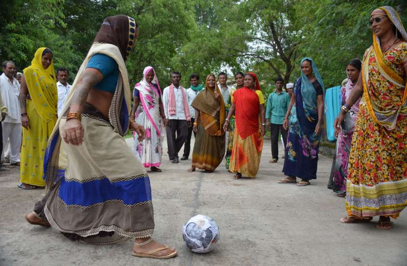 Madhya Pradesh: Amid protest, farmers play football with CM Shivraj’s photo on it