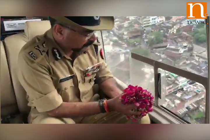 Uttar Pradesh ADGP showers rose petals on Kanwariyas