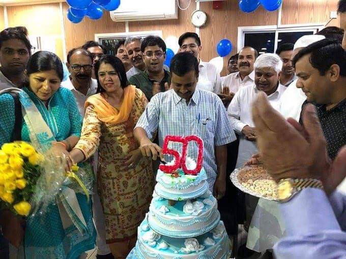Did Arvind Kejriwal celebrate his 50th birthday after Vajpayee’s death?