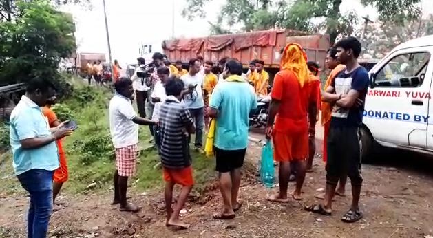 Odisha: Four kanwariyas dead as train hits them on bridge in Rourkela