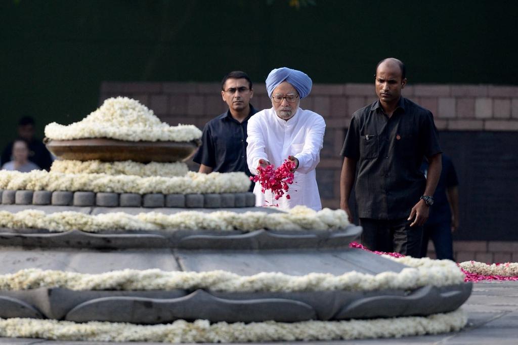Disturbing trends in country can hurt national interests: Manmohan Singh