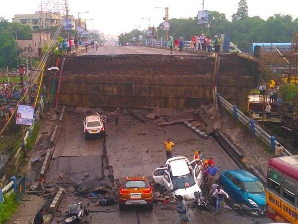 Portion of Majerhat bridge collapses in Kolkata, 5 dead, several feared trapped