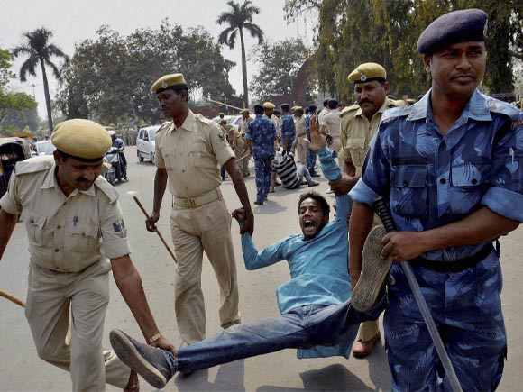 Police retort to lathi-charge on Swarna protesting against SC/ST Act in Patna
