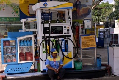 400 petrol pumps in Delhi shut as dealers go on strike