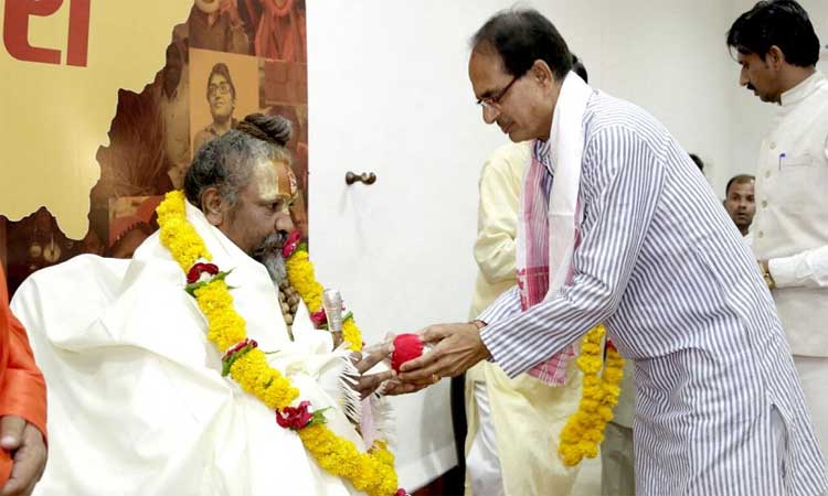 Madhya Pradesh Polls: Saints vs Shivraj Singh Chouhan; Computer Baba appeals to uproot BJP govt