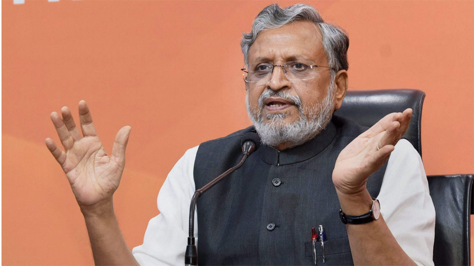 Sushil Modi encourages students for innovation