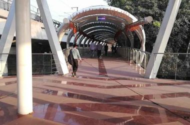 ITO skywalk which opened for the general public after its inauguration on October 16, had reportedly deployed bouncers to stop lovebirds, are not in action anymore.