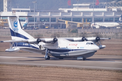 Chinese-made world's largest amphibious aircraft completes successful flight