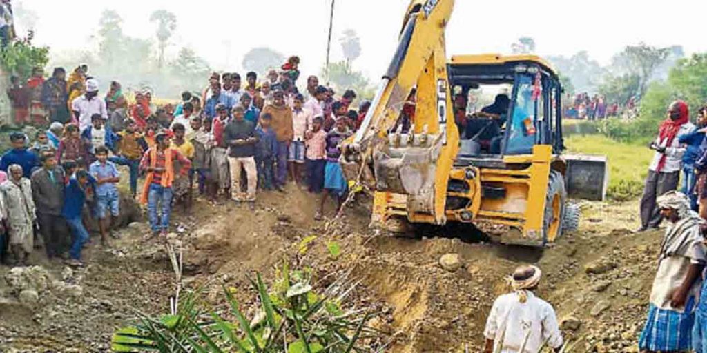 Bihar: Four dies out of sixteen in soil erosion during Chhath preparation