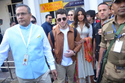 Priyanka Chopra, Nick Jonas jet off to Jodhpur