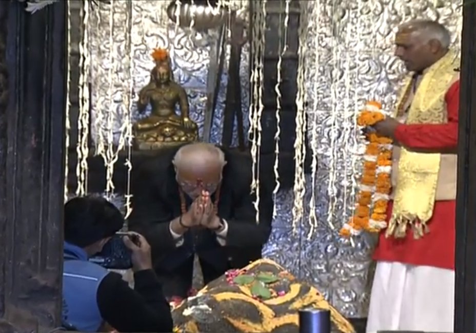 PM Modi reaches Uttarakhand, to pray at Kedarnath shrine