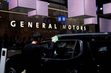 General Motors to close plants, cut staff by 15%