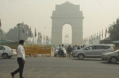 Misty Sunday morning in Delhi, air quality 'very poor'