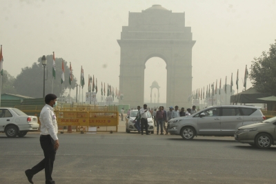 Misty Sunday morning in Delhi, air quality 'very poor'