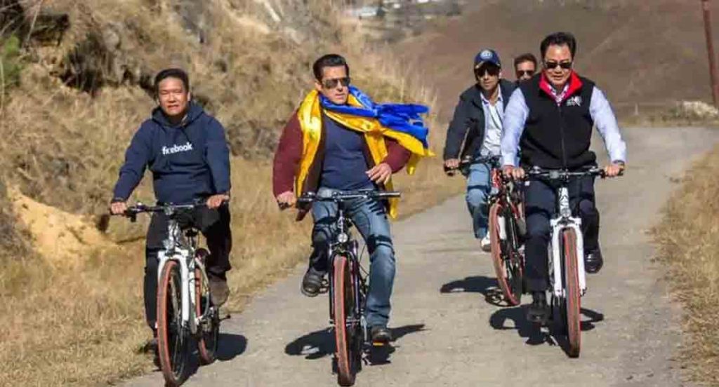 Arunachal Pradesh: Watch superstar Salman Khan riding bicycle with Kiren Rijiju & CM Khandu