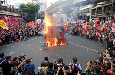 Protesters burn effigy of Duterte on Human Rights Day