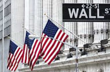 Wall Street collapses, S&P 500 ends at lowest since April
