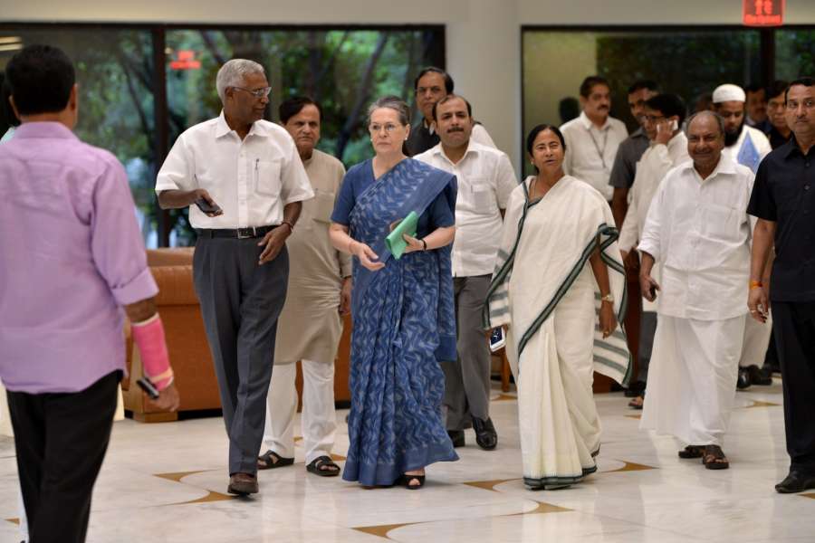 Lok Sabha Polls 2019: Congress likely to contest without 'Didi' in West Bengal