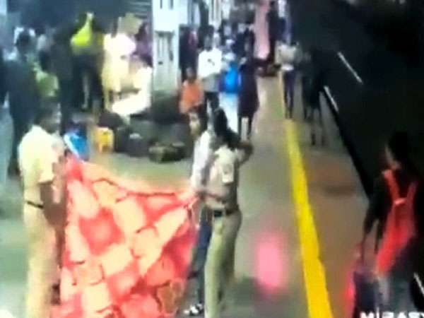 Mumbai: Cops help woman give birth to baby on railway platform