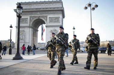 Paris tourist sites to close amid protest fears
