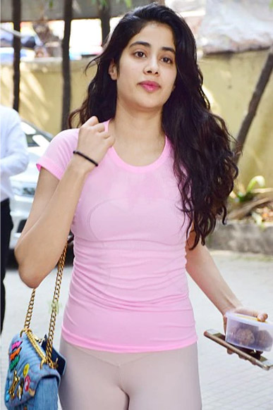 Pictures: Jahnvi Kapoor and Malaika Arora keep it casual for their gym look