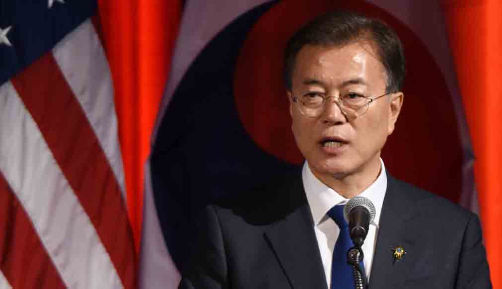 Moon replaces top aides amid surveillance controversy